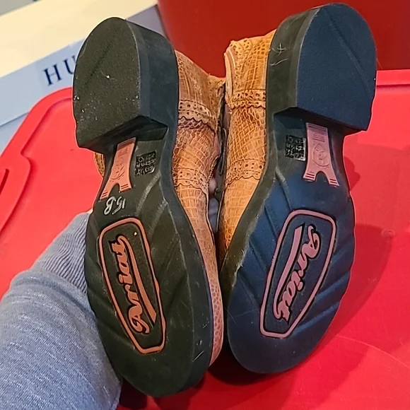 Womens Ariat Boots - Picture 2 of 5